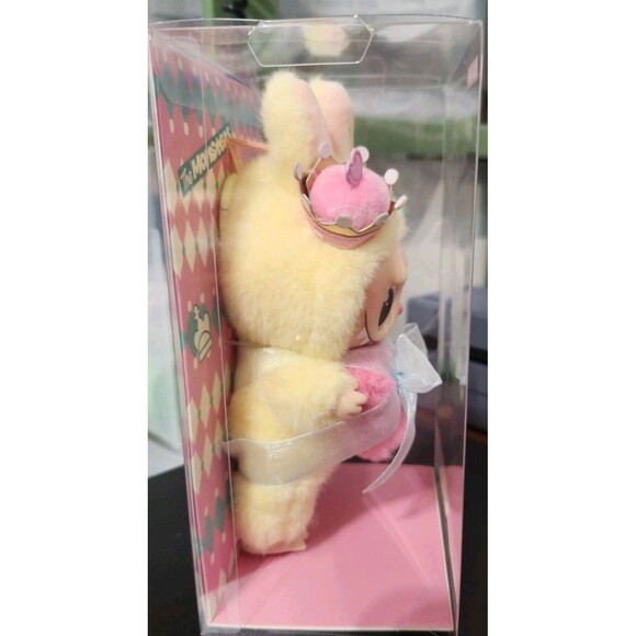 Labubu Authentic Pop Mart- Checkmate Queen Let's Checkmate Monster Yellow Heart - Picture 2 of 5